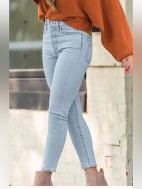 Elegant Levis Skinny Wedgie Light Wash Summer Jeans 28 high rise button fly 28